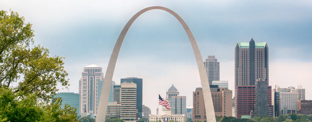 Gateway Arch and St. Louis skyline (image from Musement listing)