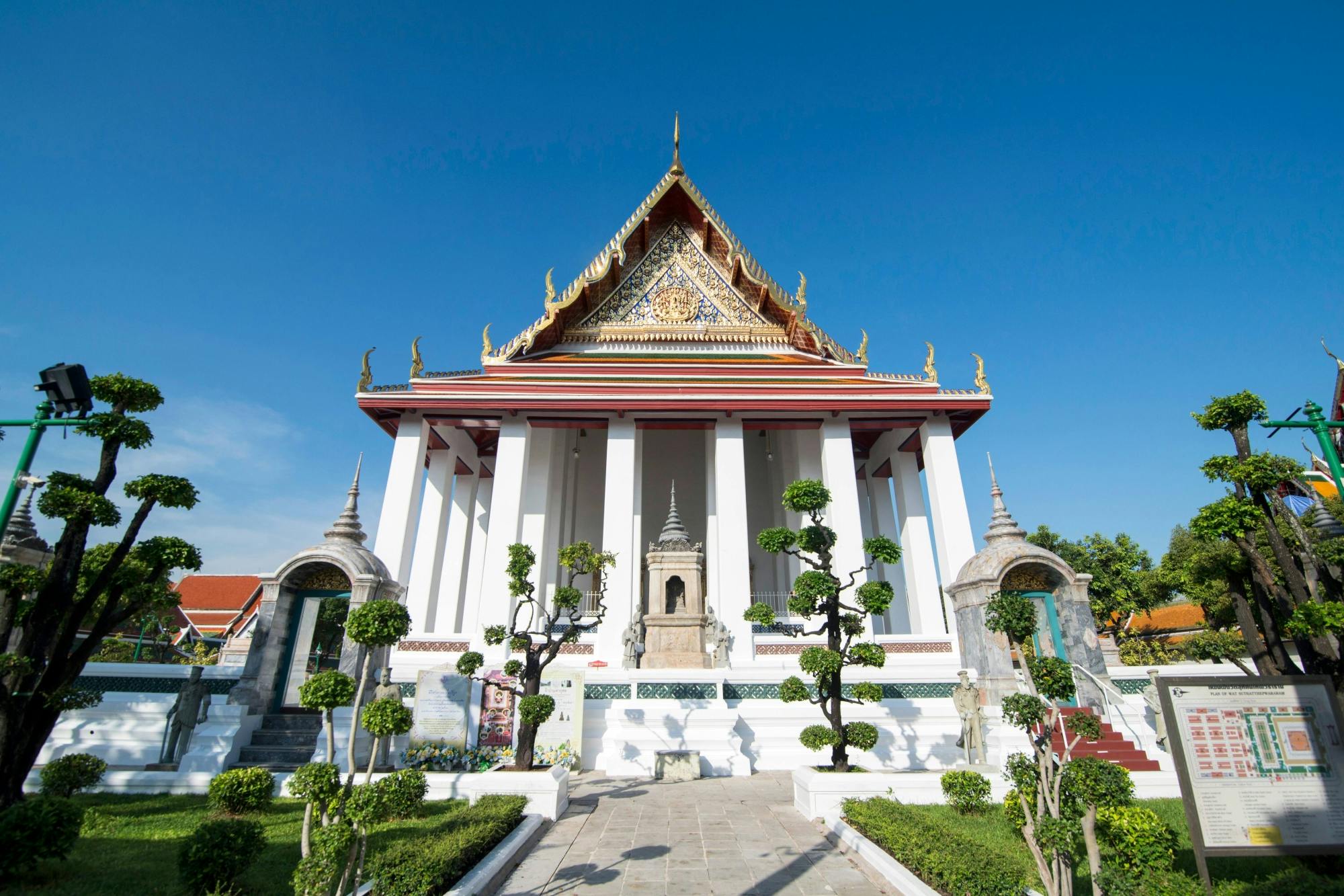 Bangkok Phra Nakhon Walking Tour with Wat Suthat