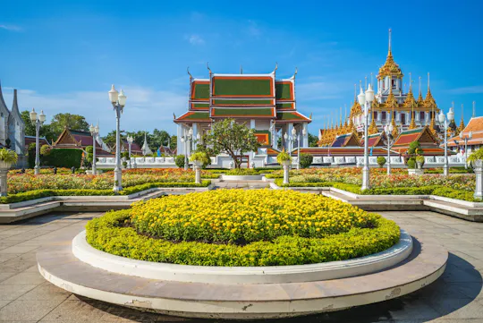 Recorrido a pie en grupo reducido por los templos y santuarios de Bangkok