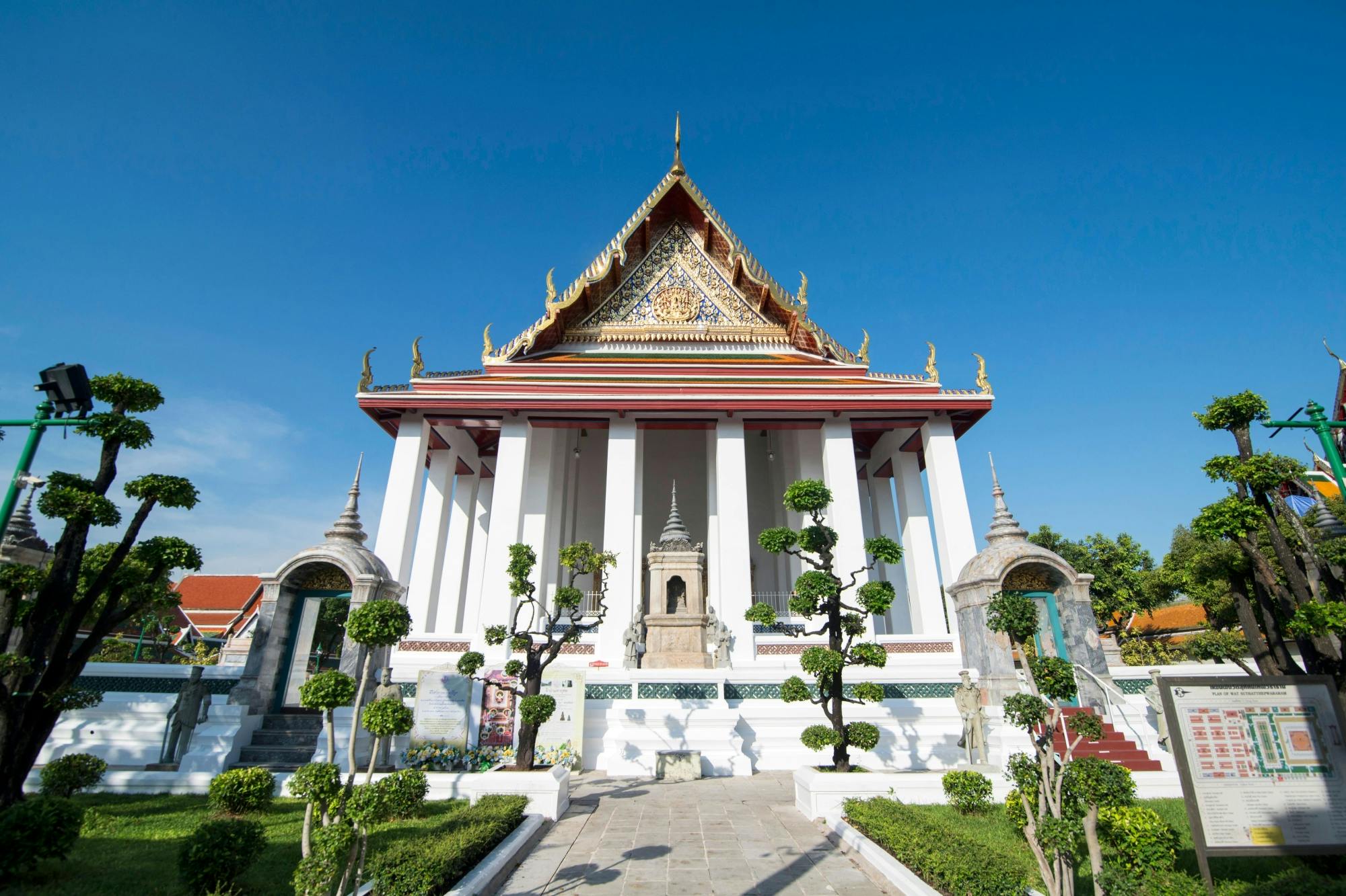 Bangkok Phra Nakhon Walking Tour with Wat Suthat