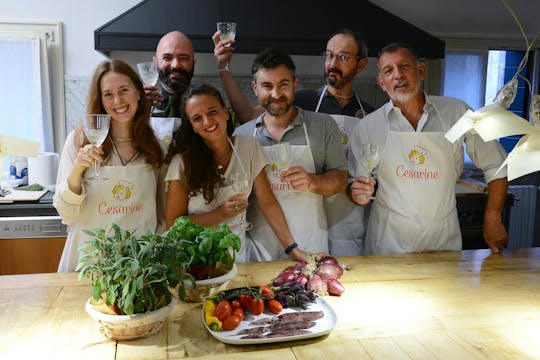 Aula de culinária e degustação na casa de uma Cesarina em Veneza