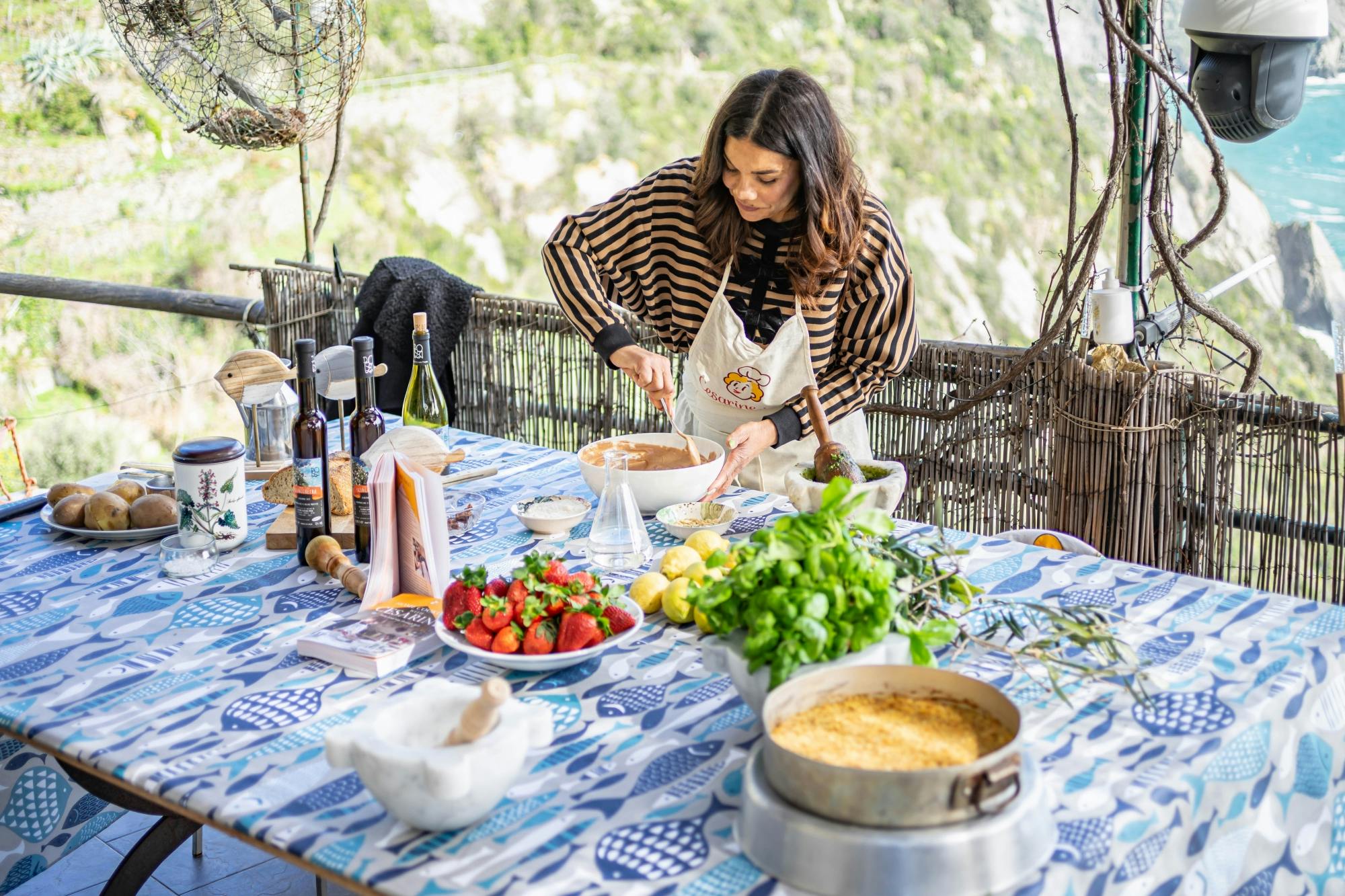 Gnocchi and Pesto Cooking Class With Seaview in Riomaggiore