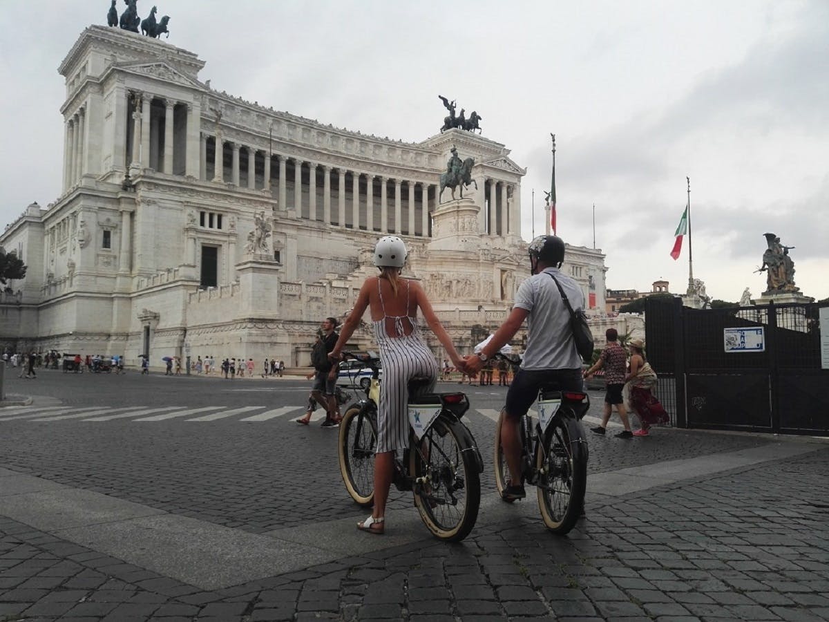 Vroege ochtend e-biketour door Rome met 3D-virtual reality