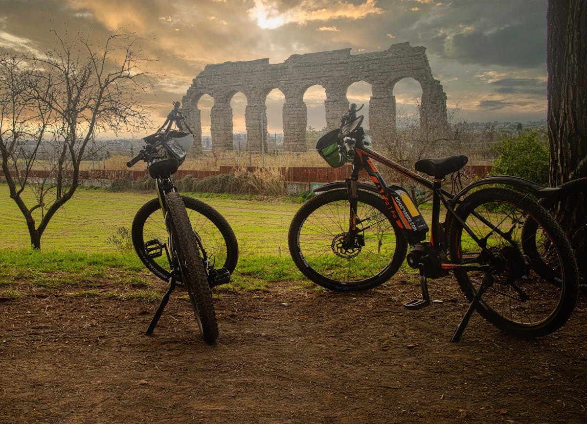 E-Bike-Tour durch die Via Appia und den Park der Aquädukte mit Katakomben und Lunchbox