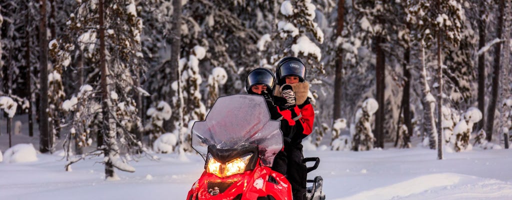 Safari in motoslitta per famiglie TUI alla baita degli elfi