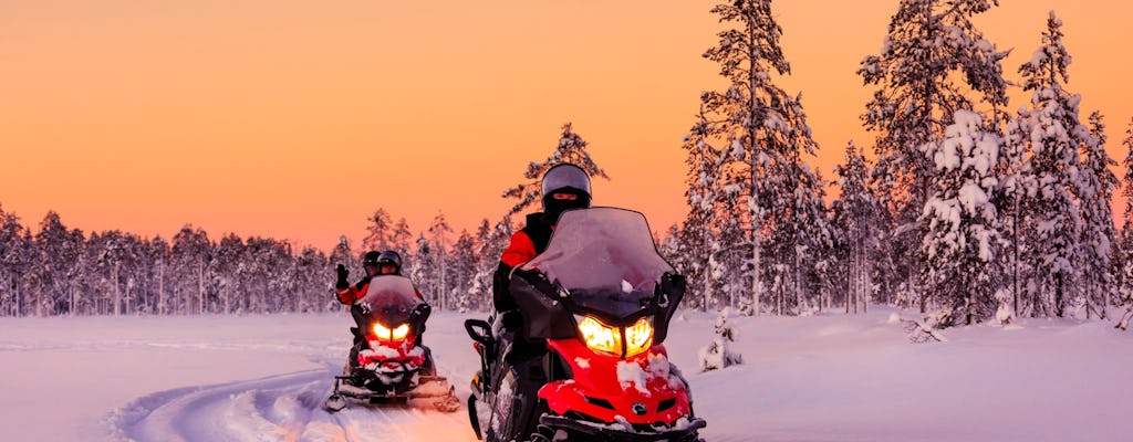 Levi Snowmobile Safari para Elves Hut