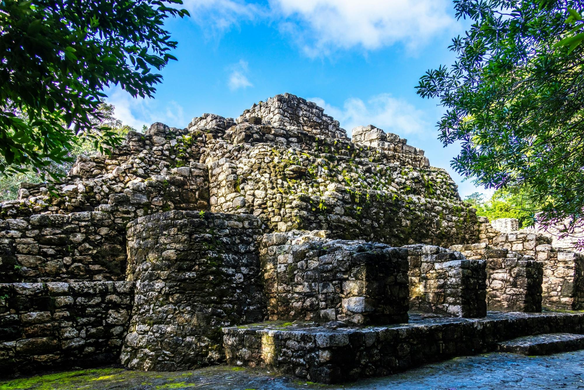 Recorrido por las ruinas mayas de Cobá con almuerzo y nado en cenote