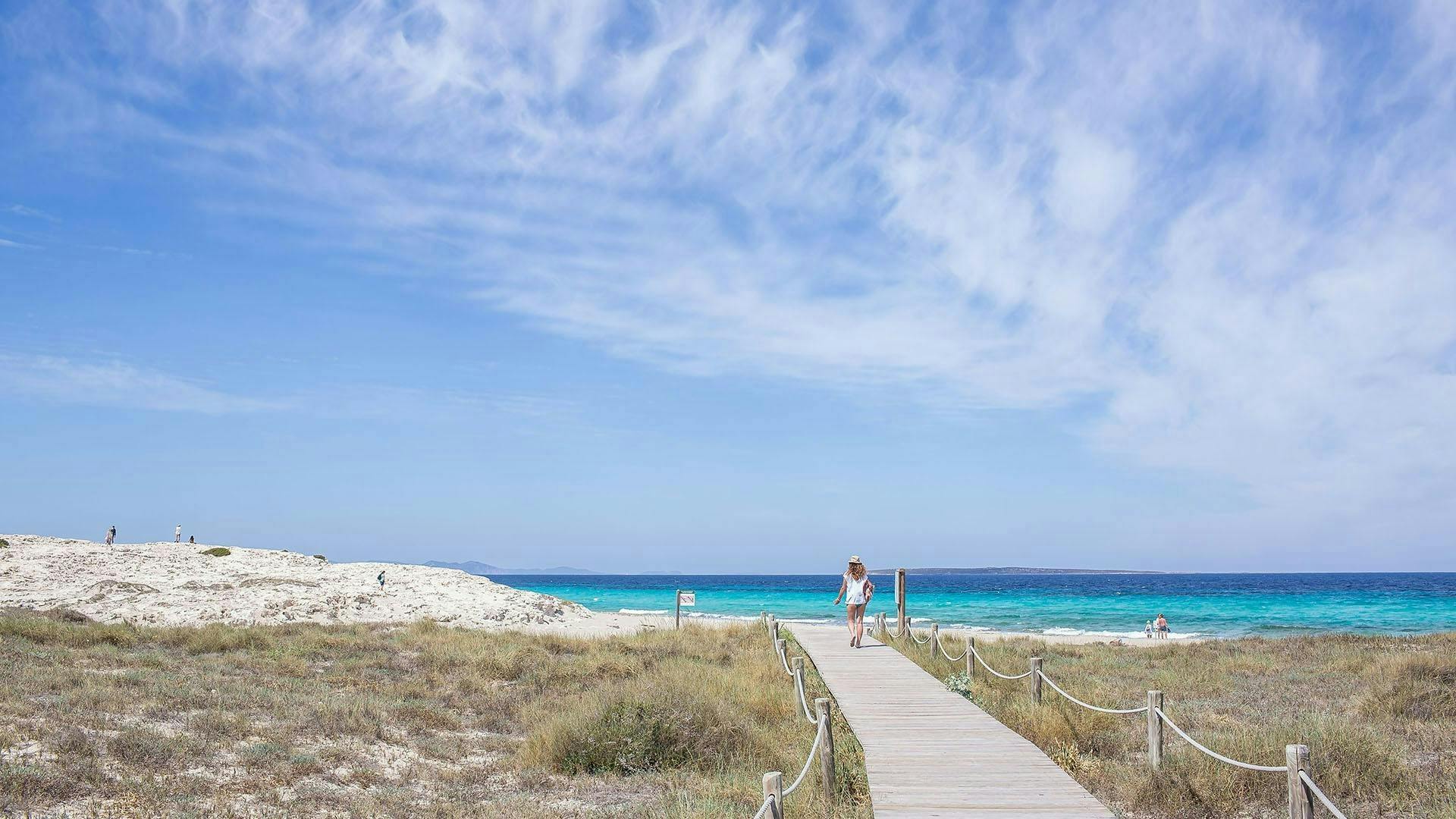 Hin- und Rückfahrt mit der Fähre von Santa Eulalia nach Formentera mit Bike Board-Option