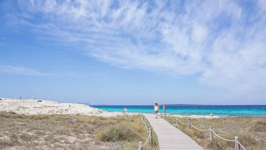 Hin- und Rückfahrt mit der Fähre von Santa Eulalia nach Formentera mit Bike Board-Option