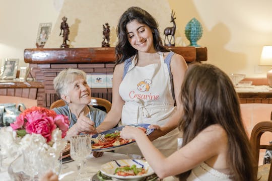 Visita al mercado y experiencia gastronómica en la casa de una Cesarina en Sorrento