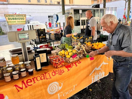 Visita ao mercado e aula particular de culinária na casa de uma Cesarina em Sorrento