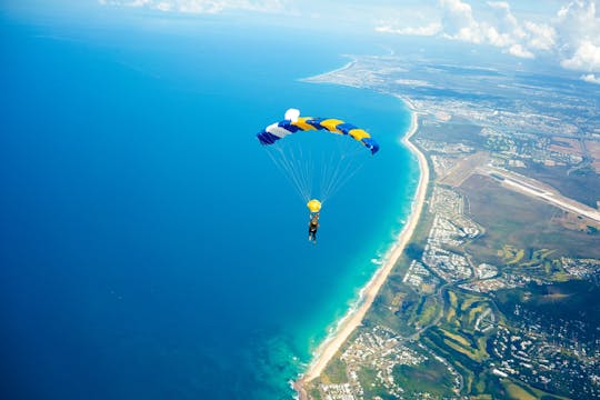 10.000 ft skydiven in Noosa beschikbaar in het weekend