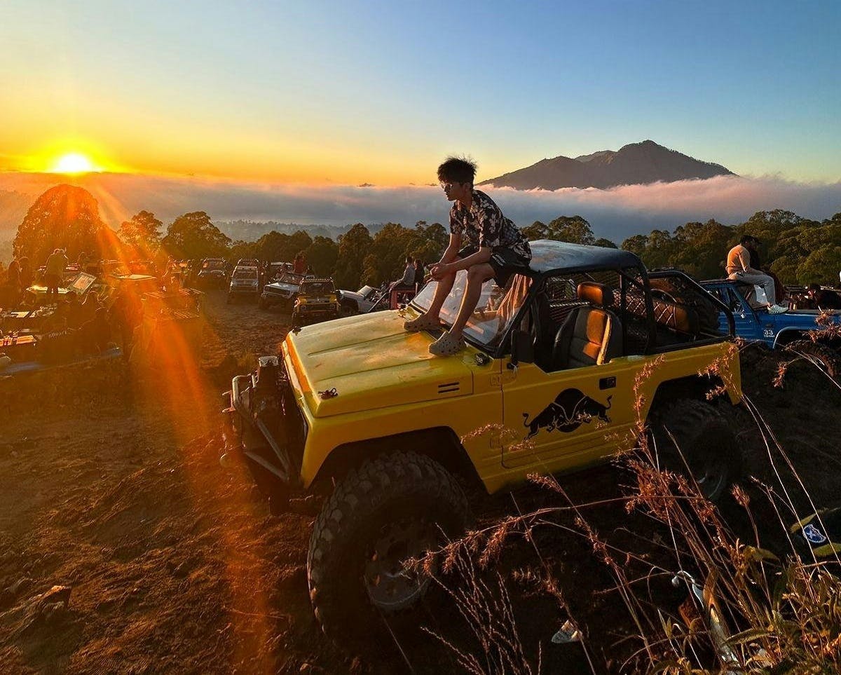 Tour privé en 4x4 au lever du soleil sur le mont Batur avec sources chaudes