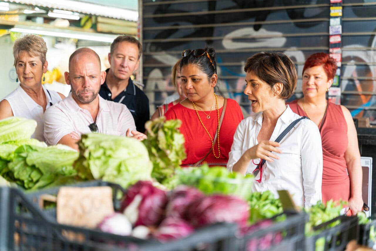 Marktbezoek en kookles bij een Cesarina thuis in Como