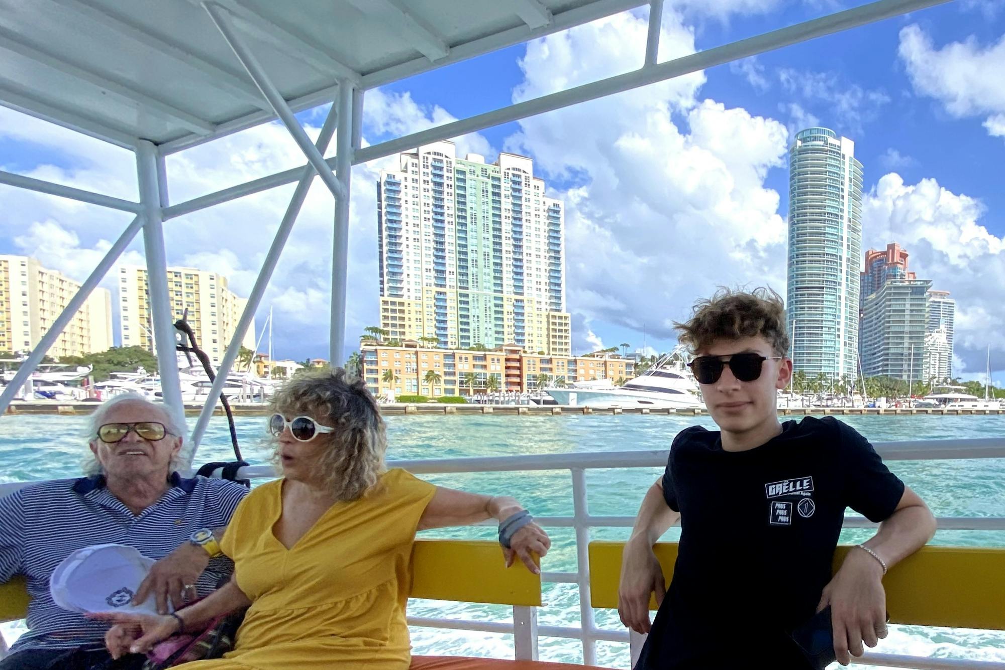 Croisière dans les maisons des millionnaires de South Beach avec repas au Hard Rock Cafe