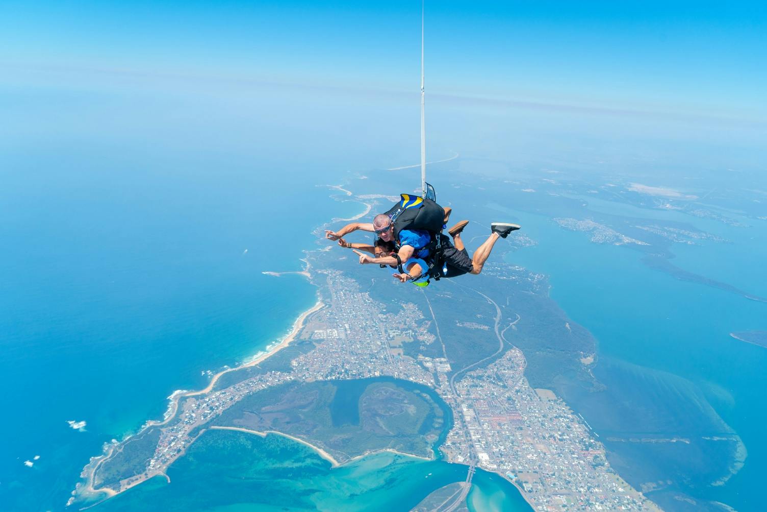 Salto de paraquedas de 15.000 pés em Newcastle no fim de semana com traslado de Sydney