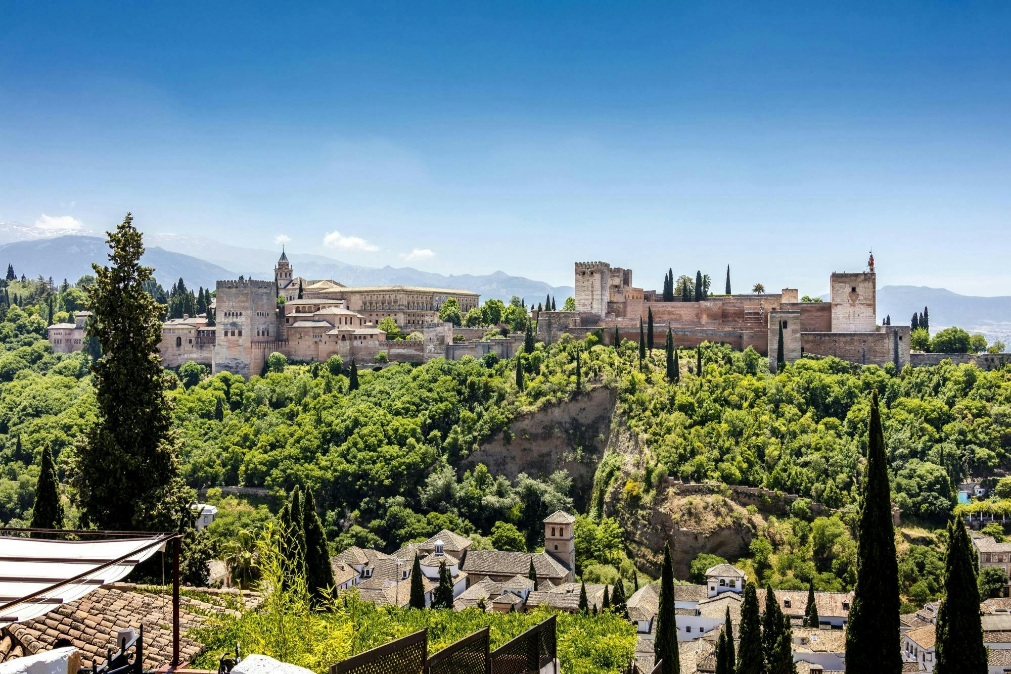 Alhambra offisiell gå-forbi-køen-billett med guidet rundtur og full tilgang