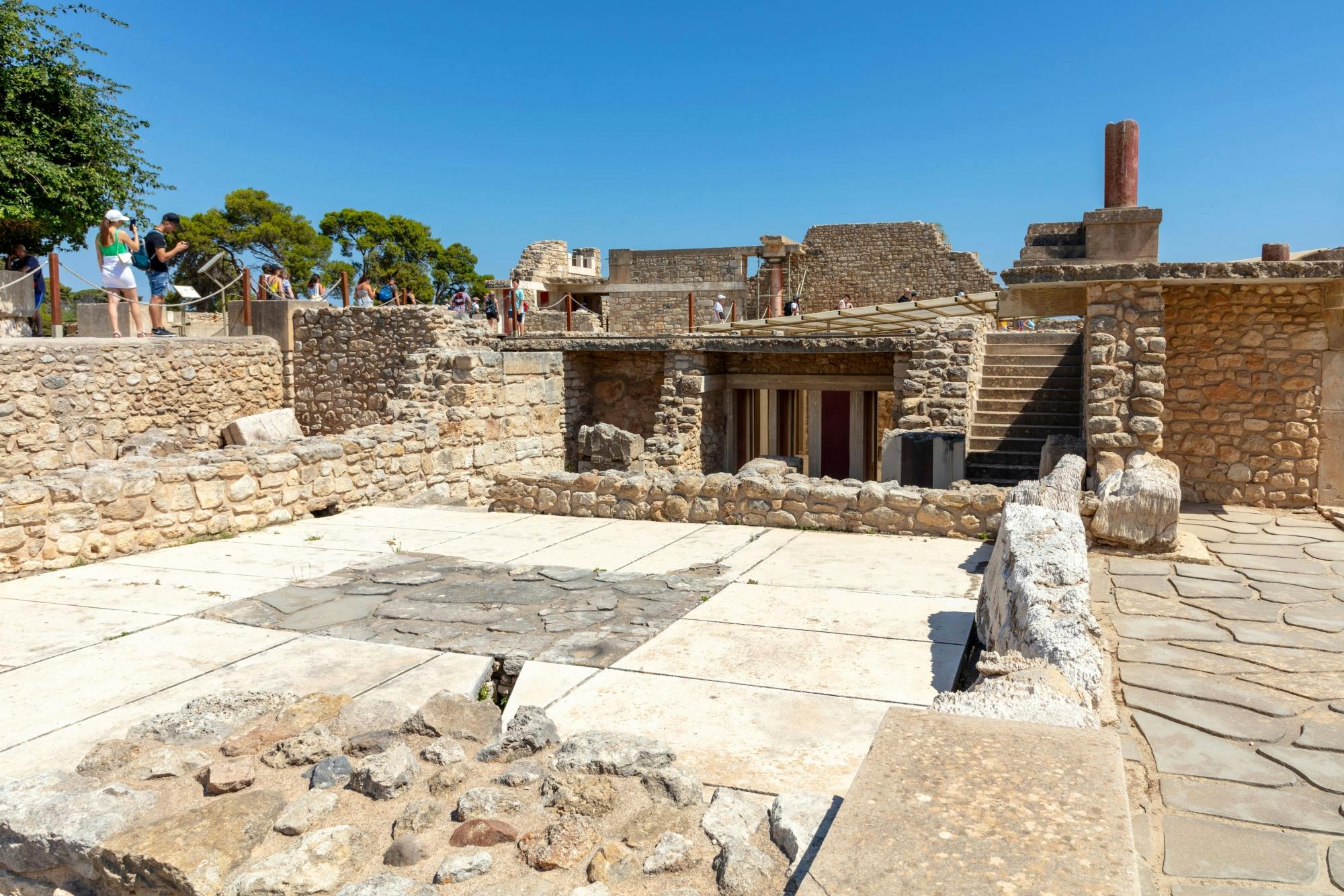 Knossos Palace and Heraklion Guided Tour with Transport