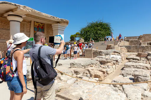 Knossos Palace and Heraklion Guided Tour with Transport