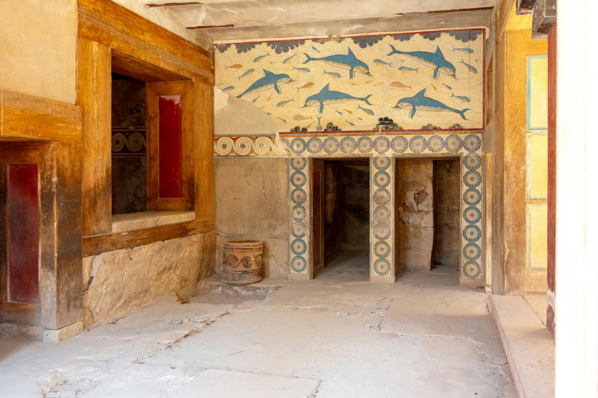 Knossos Palace and Heraklion Guided Tour with Transport