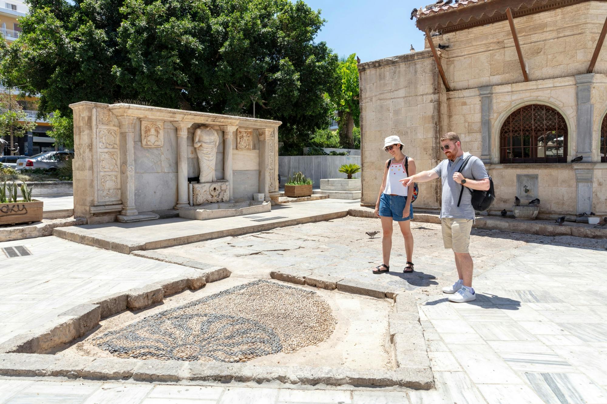 Knossos Palace and Heraklion Guided Tour with Transport