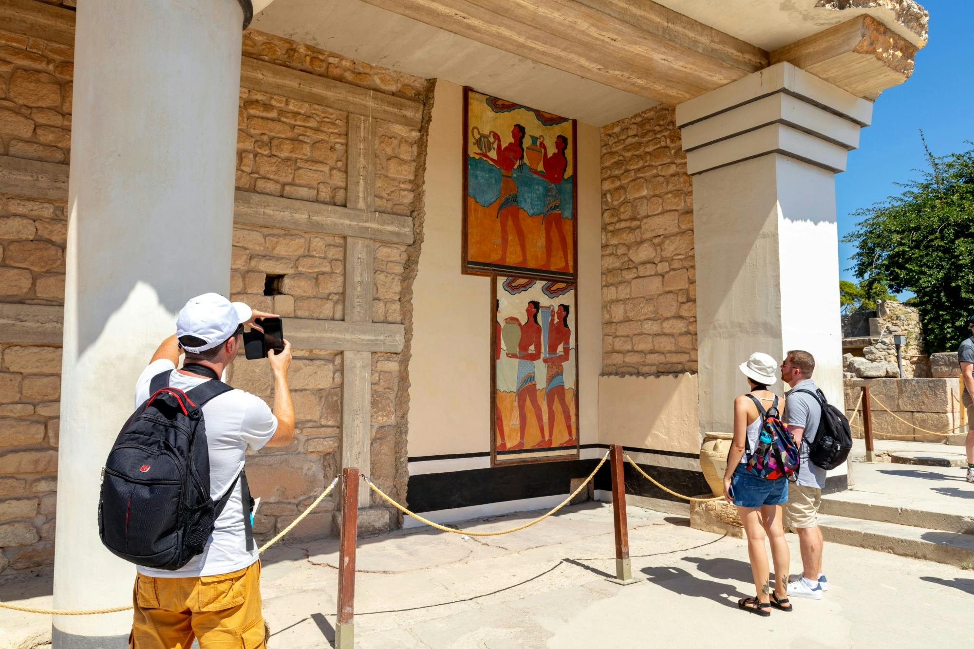 Knossos Palace and Heraklion Guided Tour with Transport