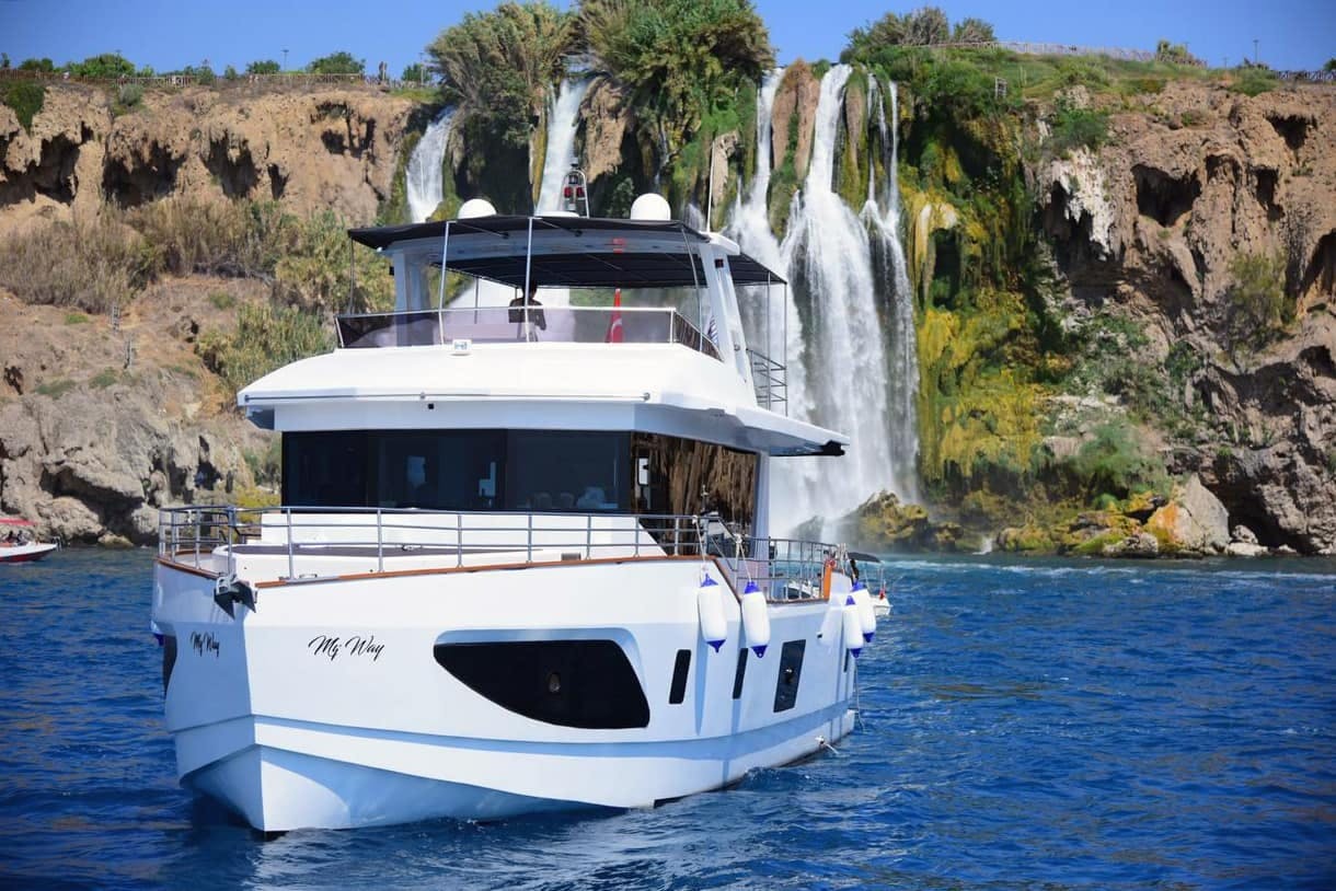 Full-day deluxe yacht cruise from Antalya