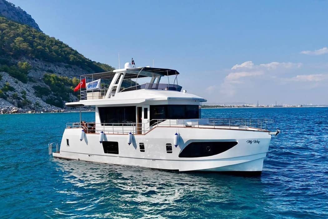 Full-day deluxe yacht cruise from Antalya