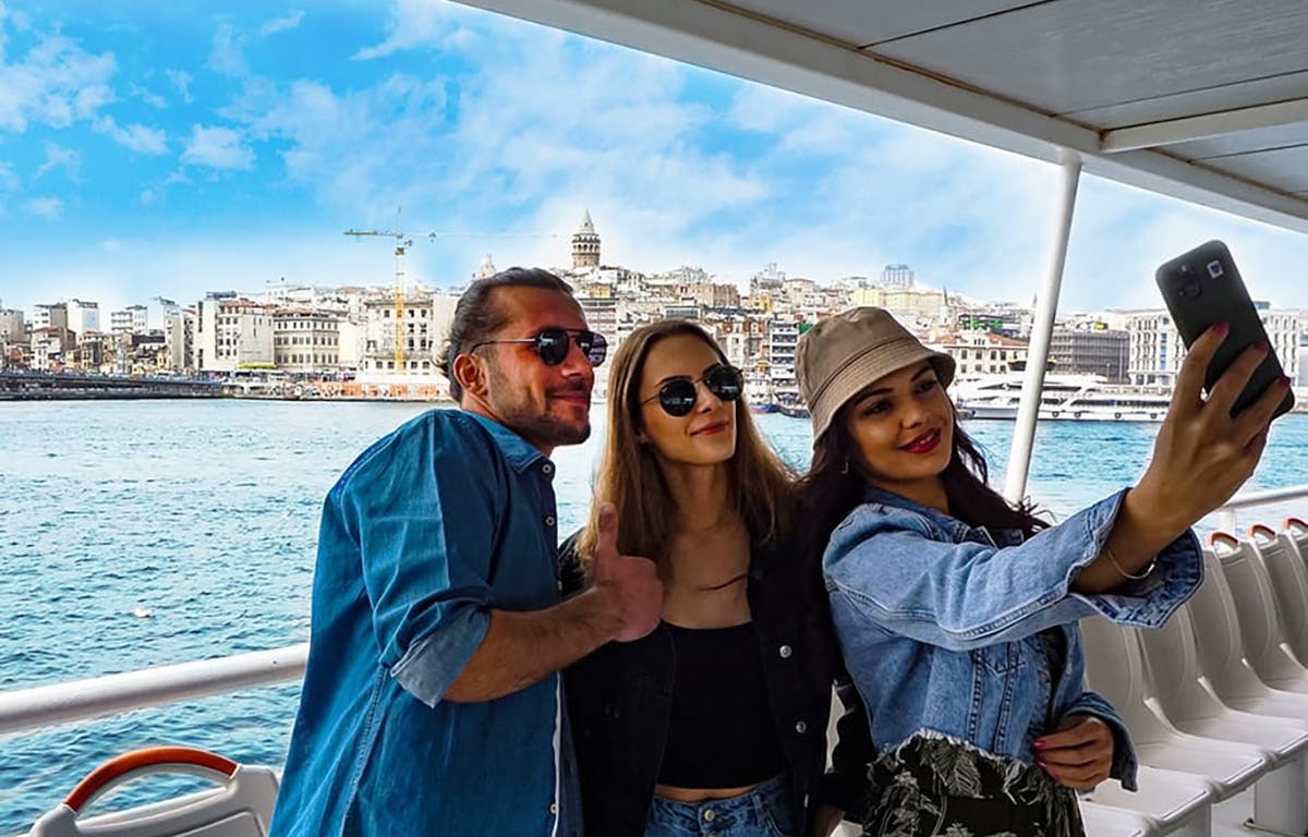 Vivi l'esperienza di una crociera sul Corno d'Oro, sul Bosforo e altro ancora