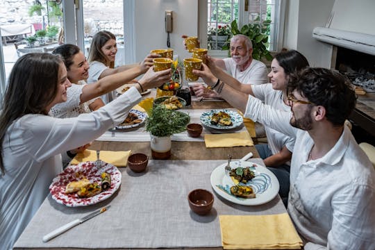 Visita al mercado y experiencia gastronómica en la casa de una Cesarina en Verona