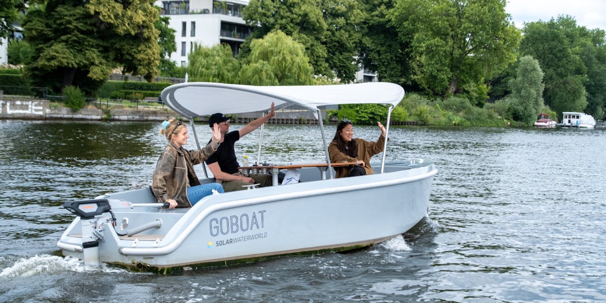 1 uur durende rondvaart met bootverhuur in Berlijn