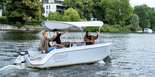 1-stündiges Sightseeing-Erlebnis mit gemietetem Boot in Berlin