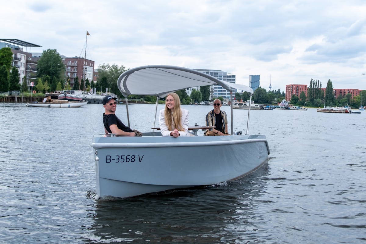 2 uur durende rondvaart met bootverhuur in Berlijn