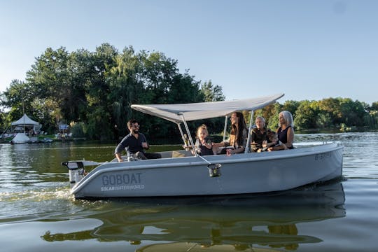 3-stündiges Sightseeing-Erlebnis mit gemietetem Boot in Berlin