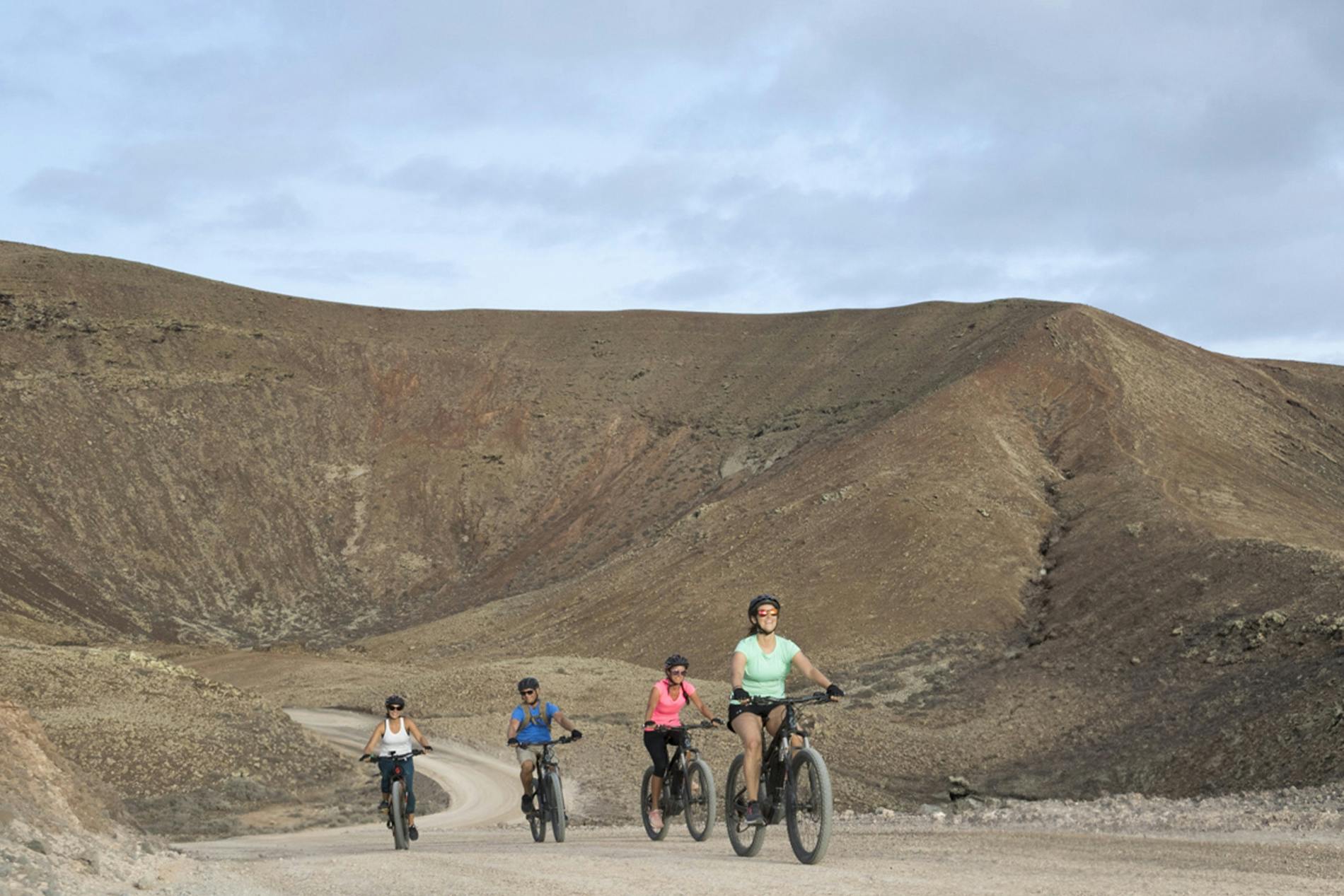 Tour guidato in bici elettrica alla scoperta dei vulcani di Fuerteventura di 35 km a nord