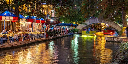 Tour panorámico nocturno guiado por San Antonio