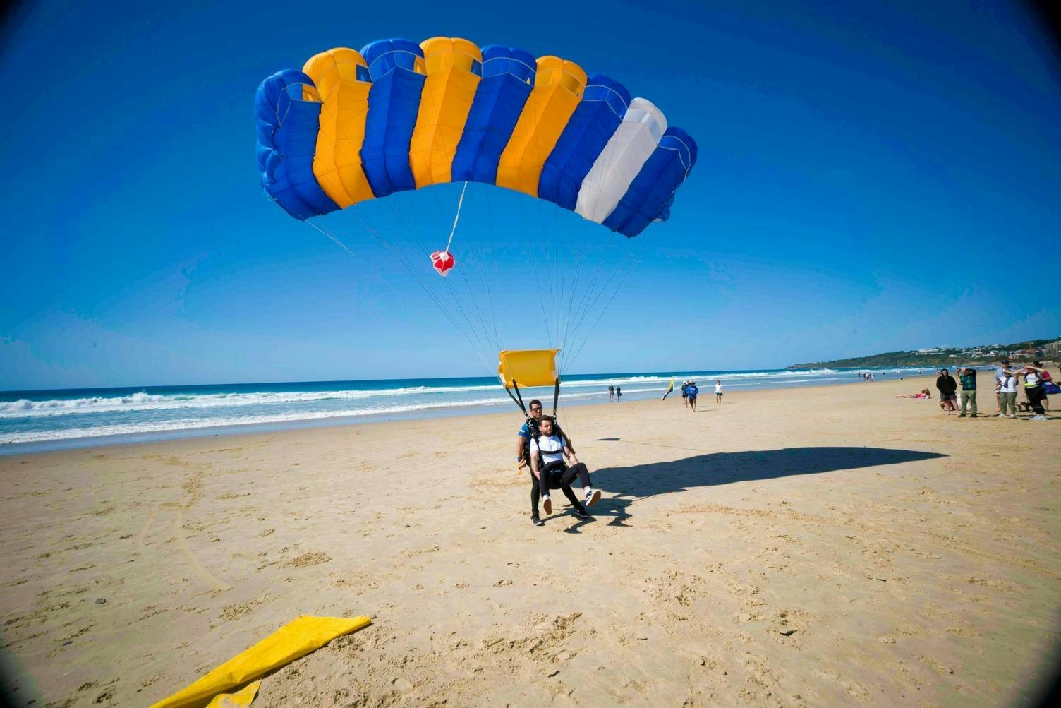 Paracaidismo de 10 000 pies en Noosa disponible durante la semana