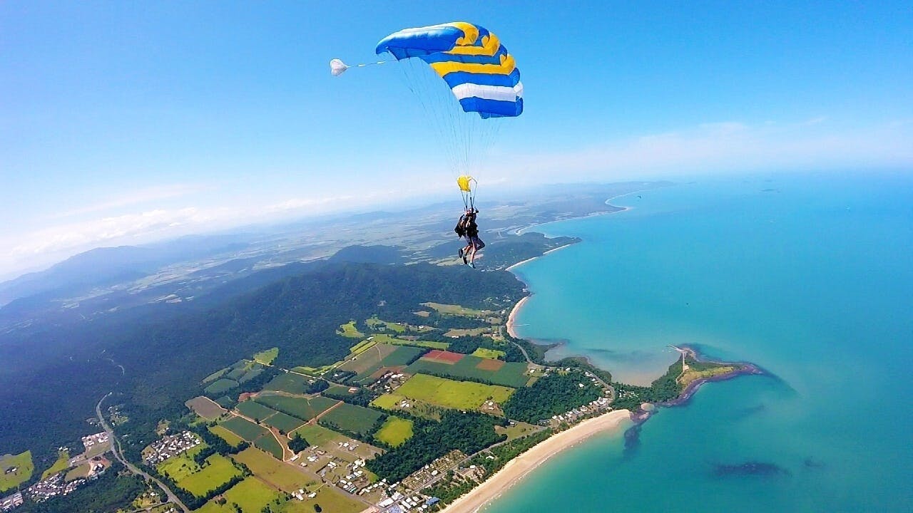 15.000 ft skydive in Mission Beach met ophalen in Cairns