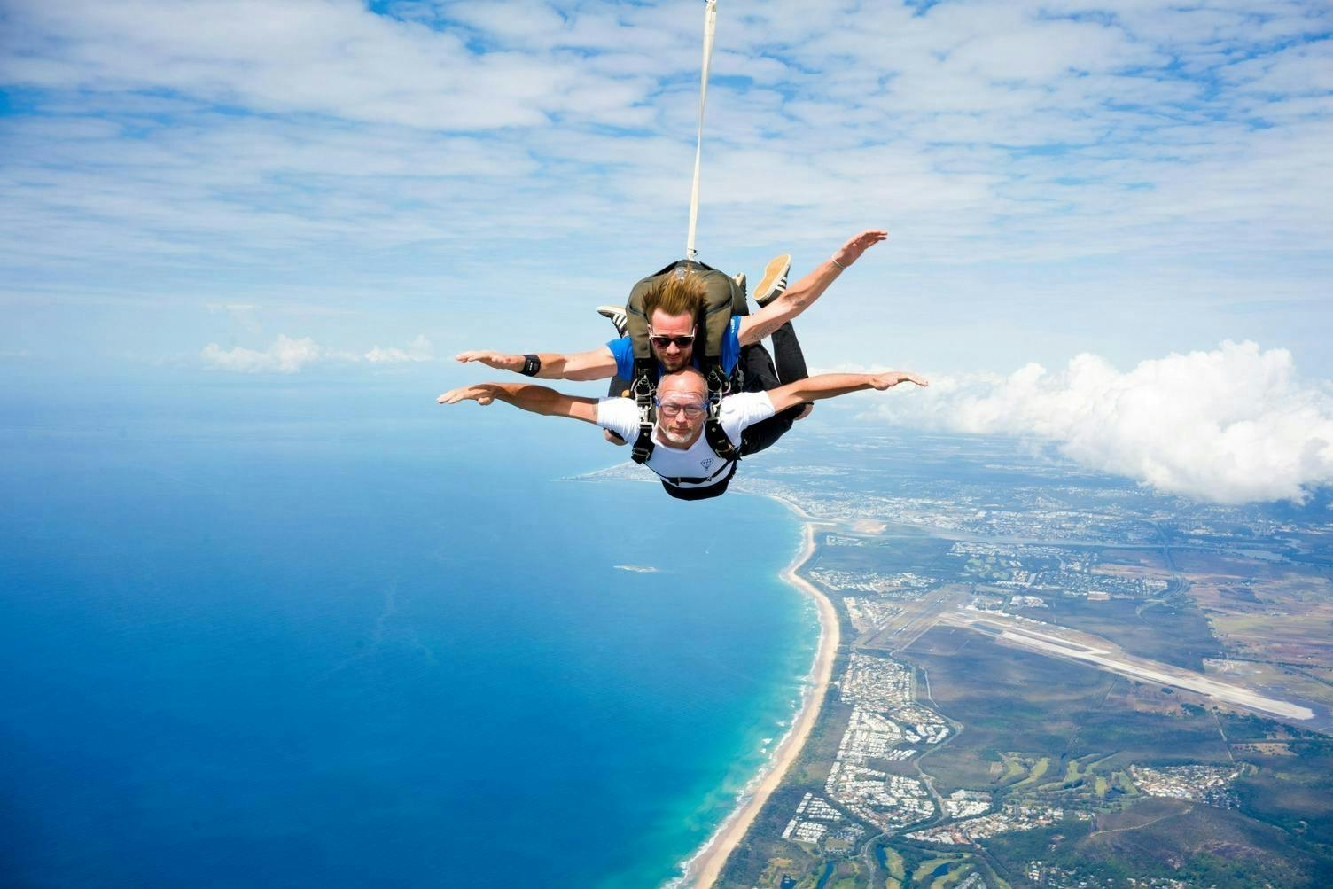 15,000 Ft Skydiving in Noosa Available in the Weekend