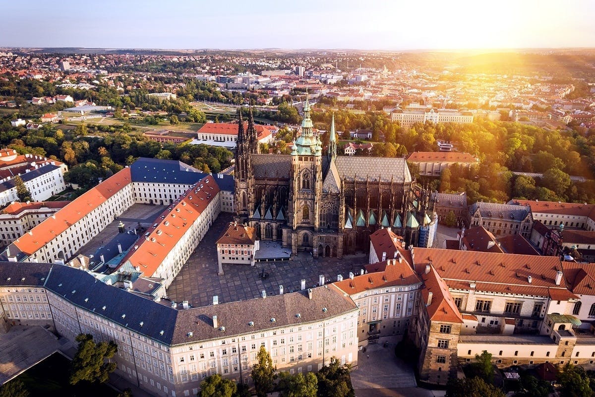 Tour degli interni del Castello di Praga in inglese con biglietto d'ingresso