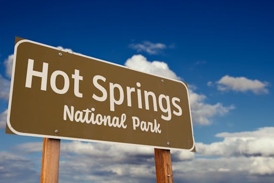 Passeios de carro e a pé pelo Parque Nacional de Hot Springs