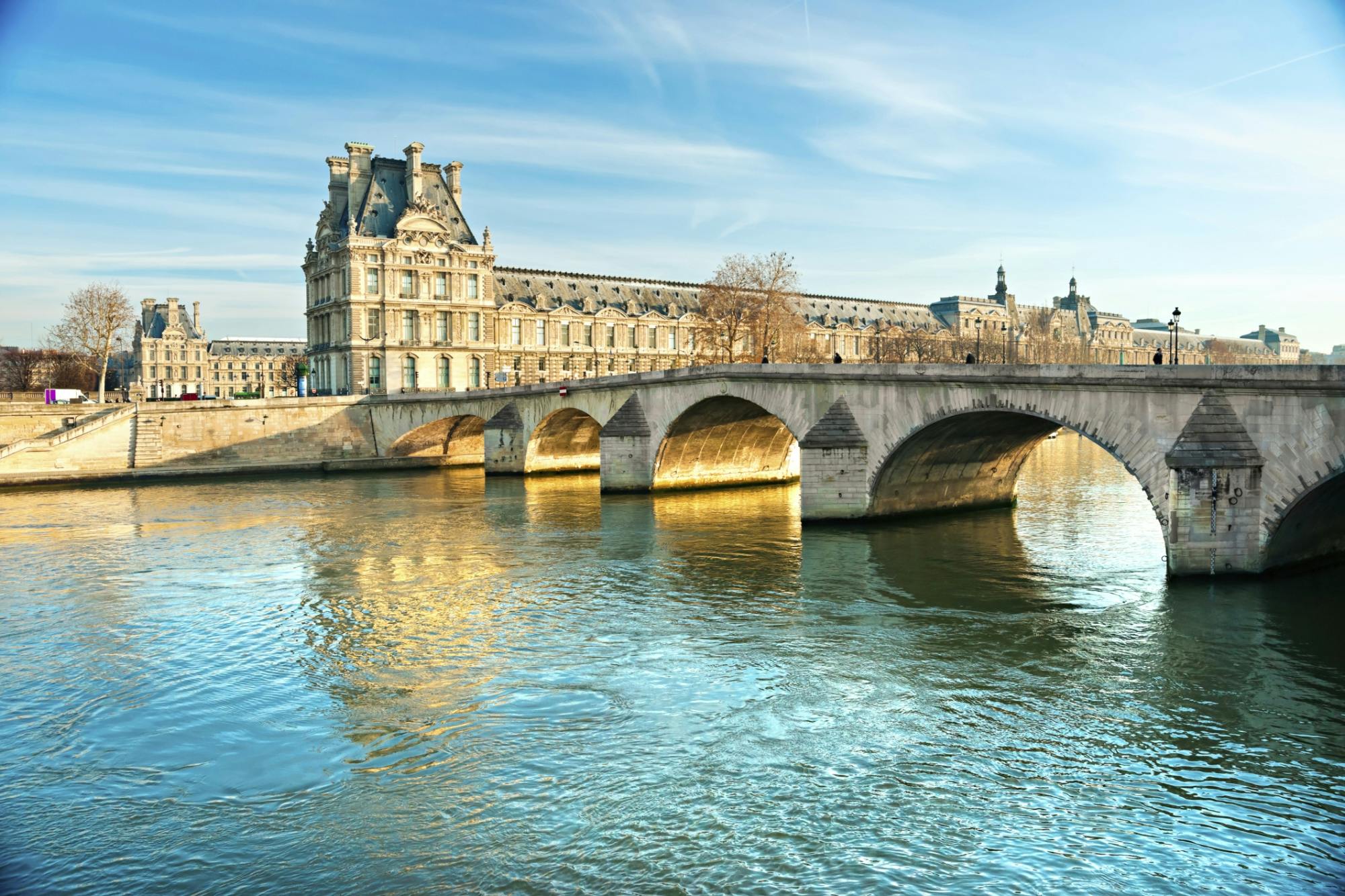 Bustour door Parijs en tickets voor een boottocht op de Seine