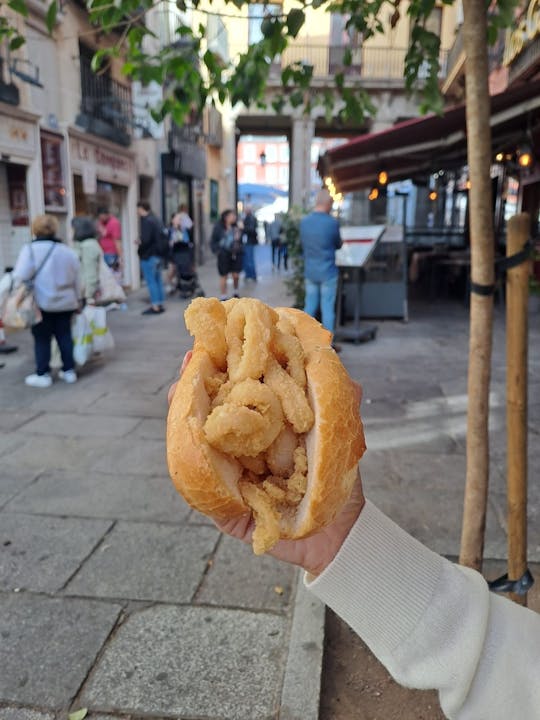 Recorrido gastronómico por Madrid con tapas y bebidas con un local