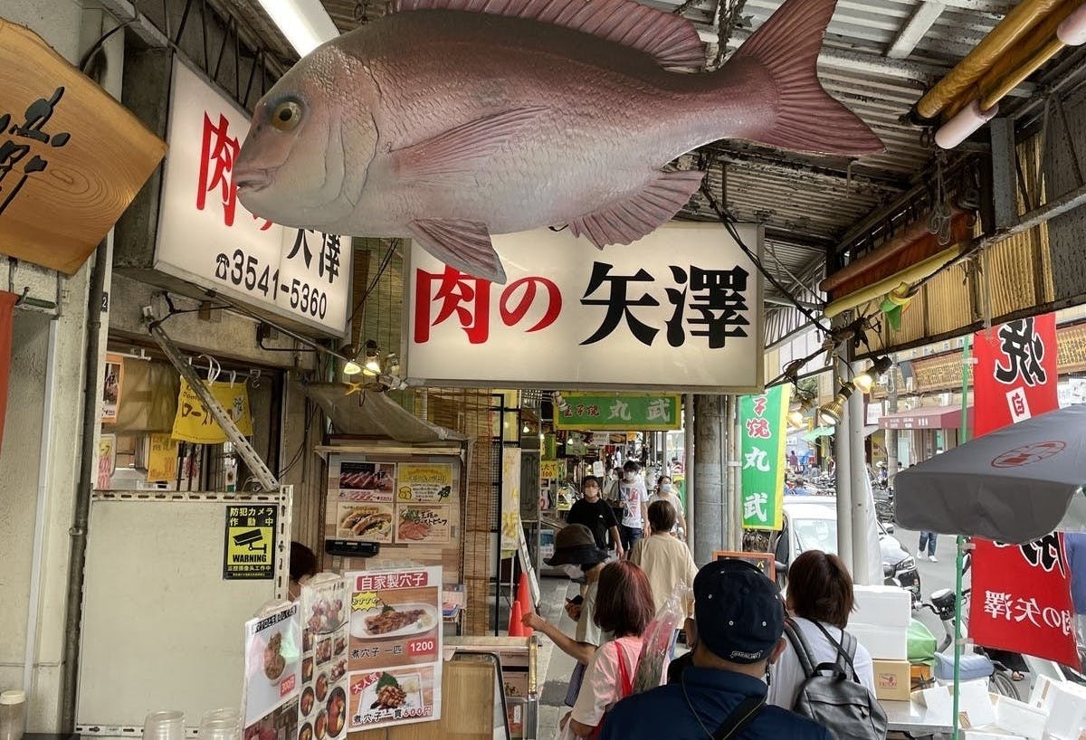 Tour a piedi del mercato con degustazione di sakè