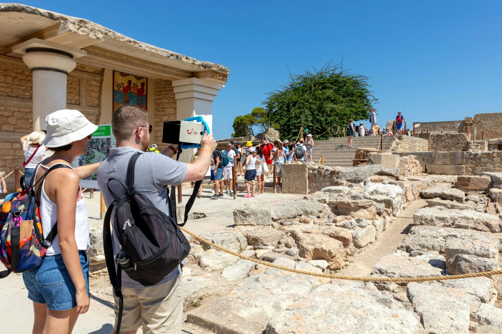 Knossos Palace and Heraklion Guided Tour with Transport