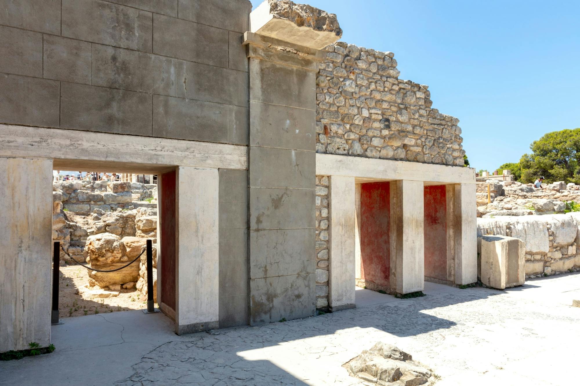 Knossos Palace and Heraklion Guided Tour with Transport