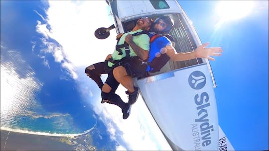 Salto de paraquedas de 15.000 pés em Byron Bay em um dia de semana com traslado de Gold Coast