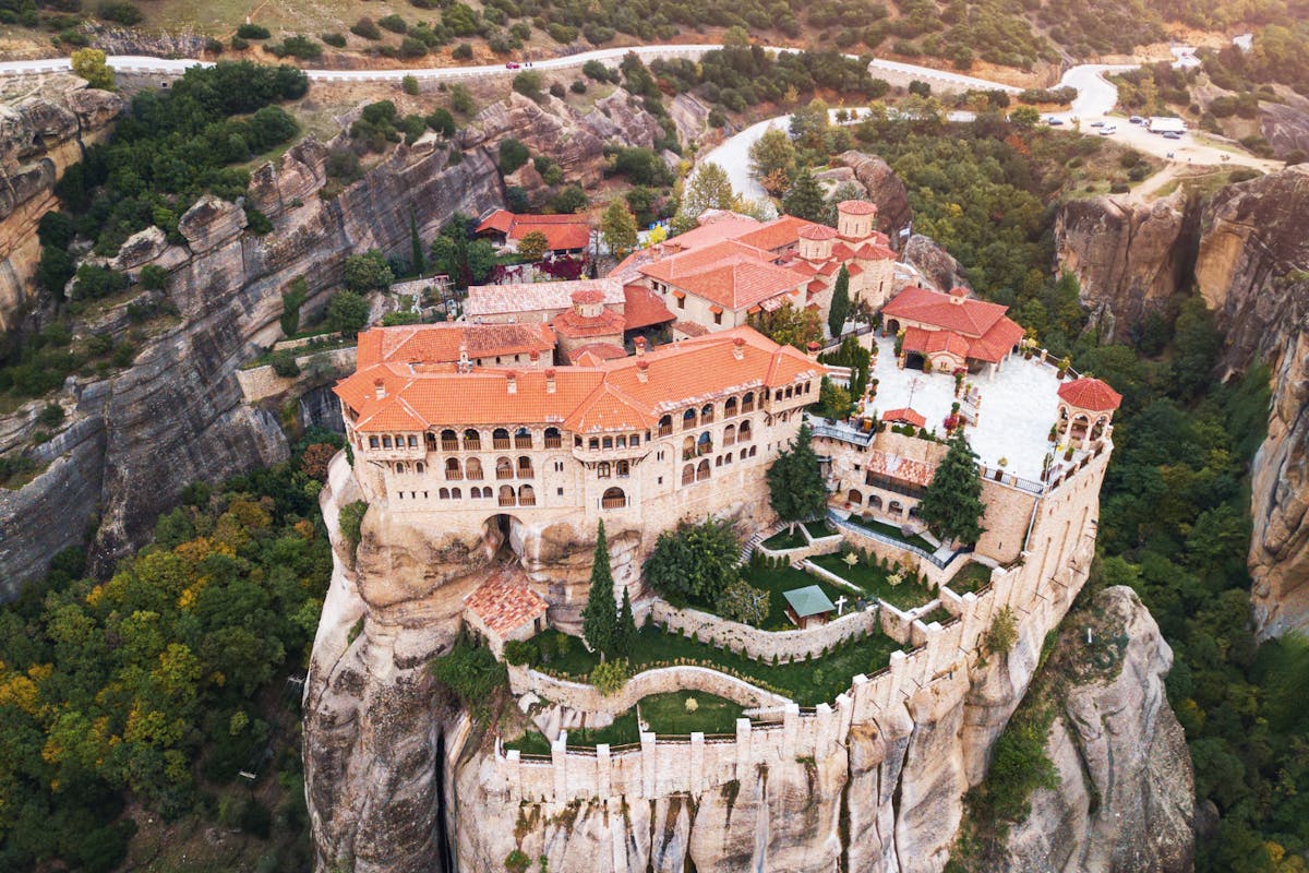 Zelfbegeleidende rij- en wandelbundel met tours door Meteora