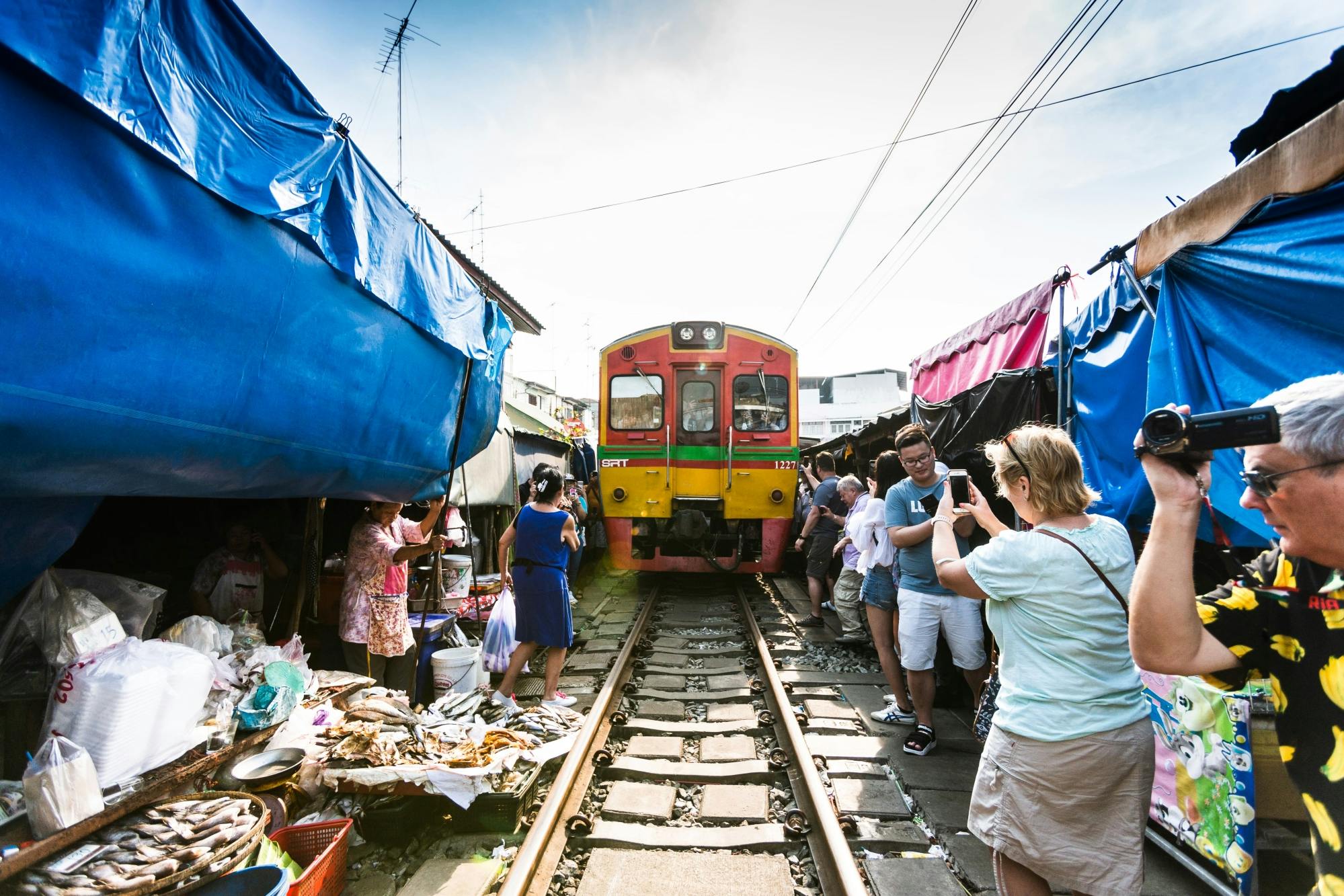 Excursão ao Mercado Ferroviário e Mercado Flutuante de Amphawa saindo de Bangkok