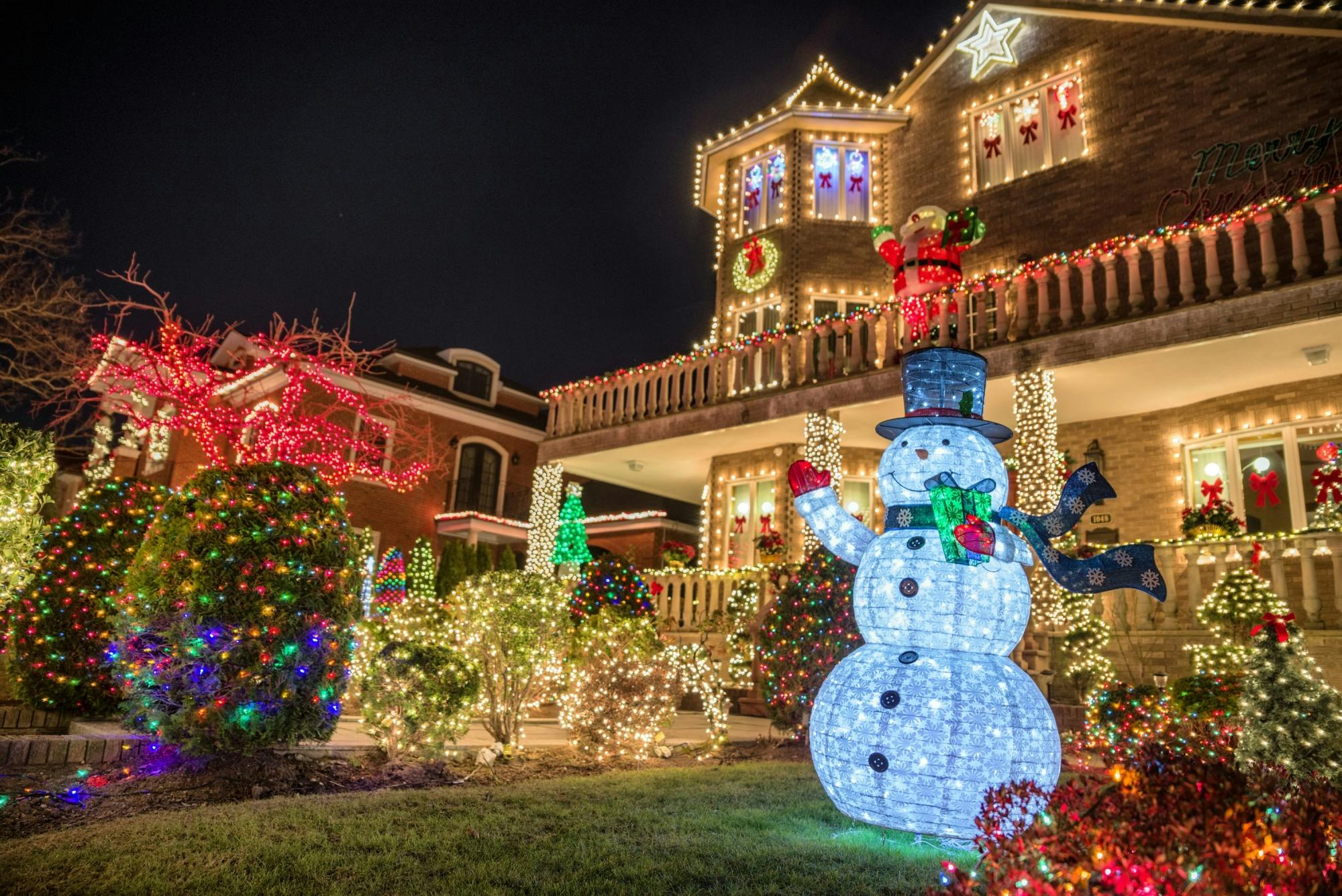 NYC Dyker Heights luxury holiday lights tour and hot cocoa